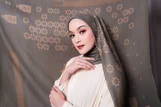 6 Tips Mencuci Hijab Motif Segi Empat Agar Tetap Cantik