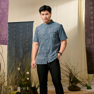 [Raya Collection] ZM Zaskia Mecca - Bayuta Kemeja Pria Pendek - Jejak Teduh Edisi Ruma - Koleksi Ramadhan Series