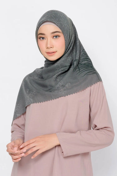 ZM Zaskia Mecca - Labuan Bajo Scarf Kerudung Segi Empat