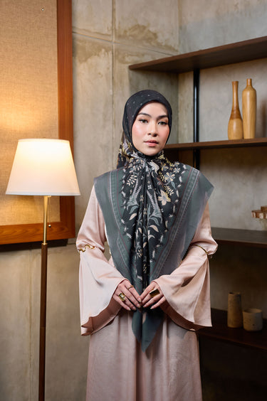[INCLUDE PREMIUM HARD BOX] ZM Zaskia Mecca - Scarf Primadona Series Lilya Raya | Hijab Premium Square Motif Kerudung Segi Empat