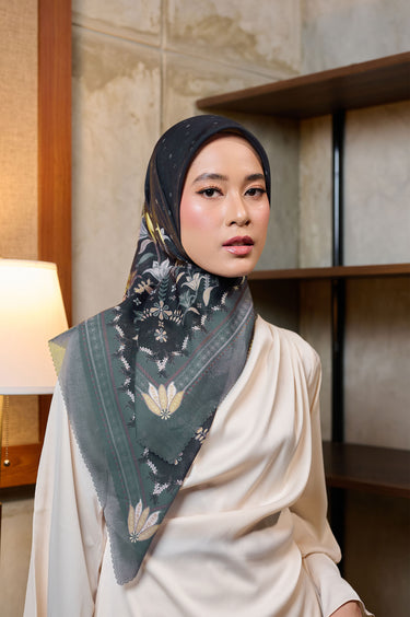 [INCLUDE PREMIUM HARD BOX] ZM Zaskia Mecca - Scarf Primadona Series Lilya Raya | Hijab Premium Square Motif Kerudung Segi Empat