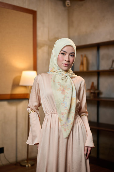 [INCLUDE PREMIUM HARD BOX] ZM Zaskia Mecca - Scarf Primadona Series Lilya Senja | Hijab Premium Square Motif Kerudung Segi Empat