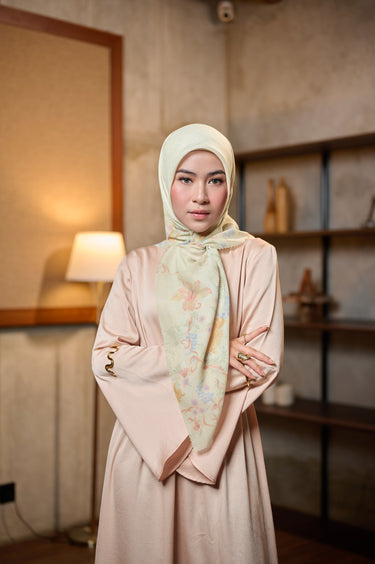 [INCLUDE PREMIUM HARD BOX] ZM Zaskia Mecca - Scarf Primadona Series Lilya Senja | Hijab Premium Square Motif Kerudung Segi Empat