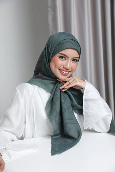 ZM Zaskia Mecca - Kelimutu Scarf Kerudung Segi Empat