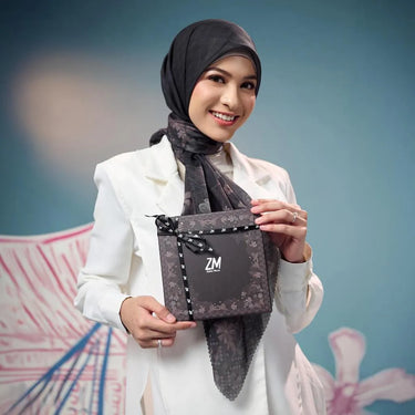 [INCLUDE HARD BOX] ZM Zaskia Mecca - Scarf Jejak Teduh Ruma | Hijab Voal Alaska Premium Square | Hijab Motif Kerudung Segi Empat